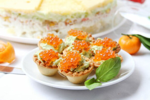 #ЗдоровыйНовыйГод Тарталетки с муссом из авокадо и икрой #ЗдоровыйНовыйГод Тарталетки с муссом из авокадо и икрой.